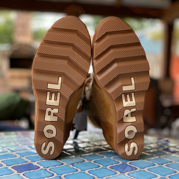 SOLD New Sorel Joan of Arctic - Picture 6 of 7